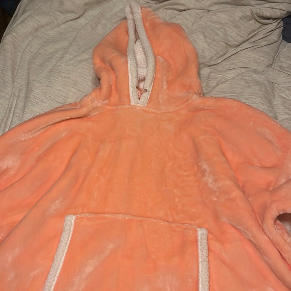 blanket hoodie pink never worn